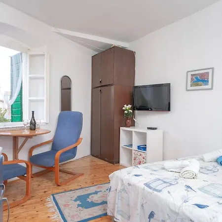 2 Stari Grad (Hvar)