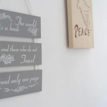 2 * Stari Grad (Hvar)