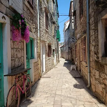 2 Stari Grad (Hvar)