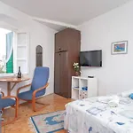 2 Stari Grad (Hvar)